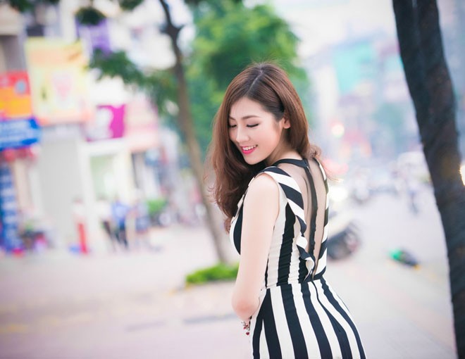 Á hậu Tú Anh hút hồn thả mình trên phố chiều - ảnh 6